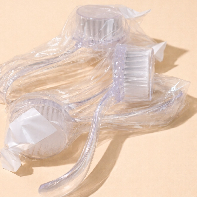 Četkica za prašinu – transparentna (pojedinačno pakovana)