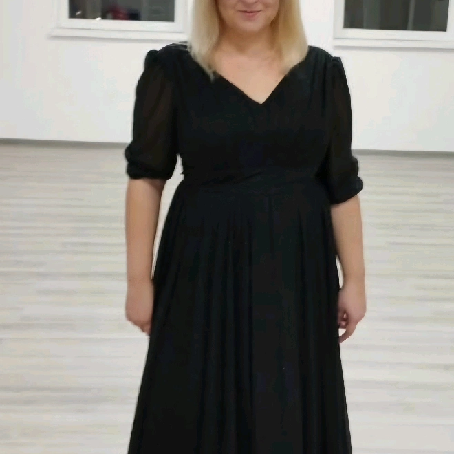 Crna svetlucava haljina plus size